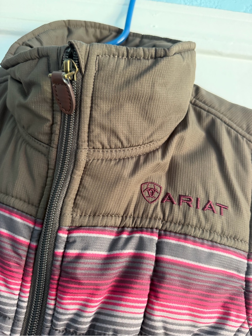AriatQuilted Puffer Vest - Picture 2 of 6
